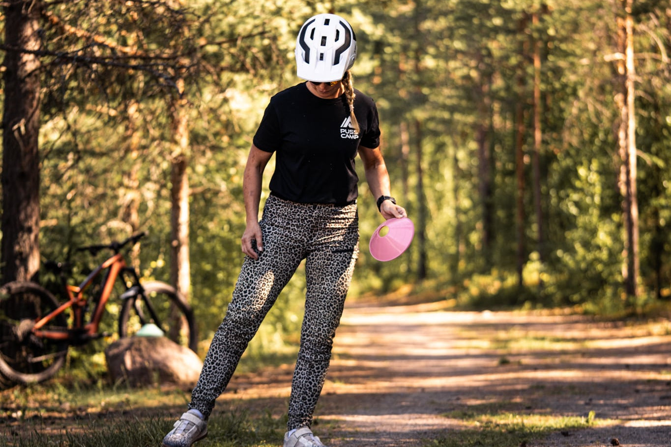 Pyöräilyvalmennus, maastopyöräilyvalmennus ja bike park-pyöräilyvalmennus. Turvallisen työmatkapyöräilyn valmennus sekä tyky- ja hyvinvointipäivät yrityksille pääkaupunkiseudulla, Turussa, Pirkanmaalla ja Jyväskylän seudulla.