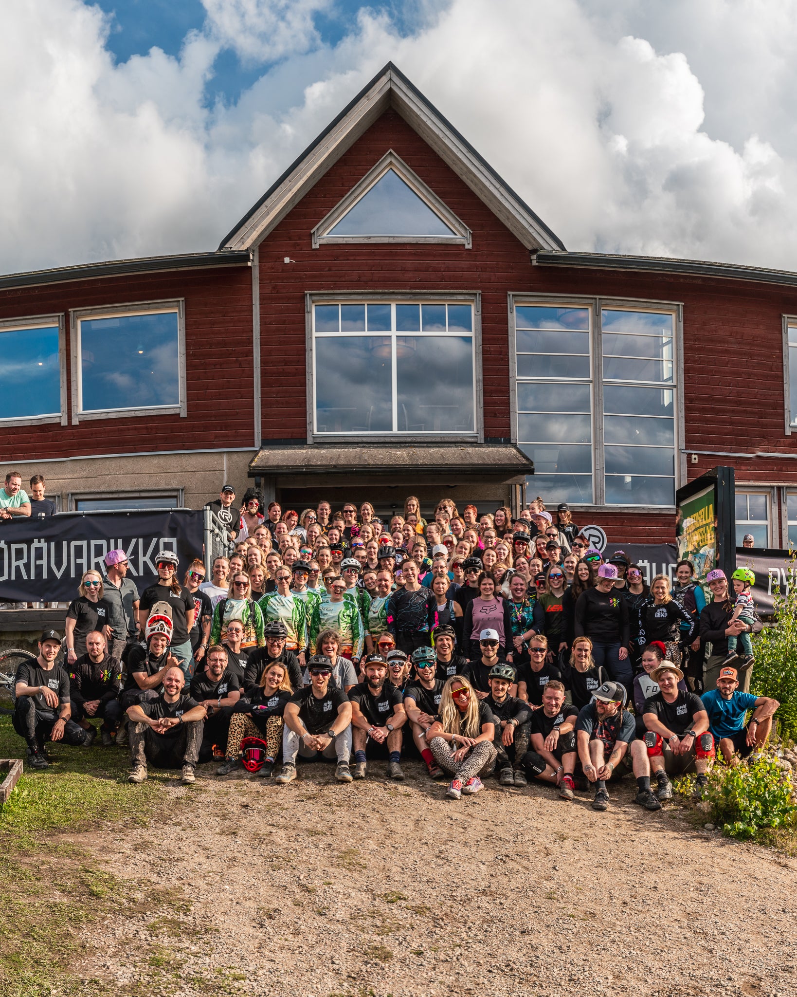 Pyöräilyvalmennus, maastopyöräilyvalmennus ja bike park-pyöräilyvalmennus. Turvallisen työmatkapyöräilyn valmennus sekä tyky- ja hyvinvointipäivät yrityksille pääkaupunkiseudulla, Turussa, Pirkanmaalla ja Jyväskylän seudulla.